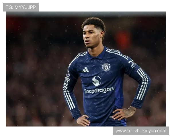 曼联角球后点补射，拉什福德再添一记头槌